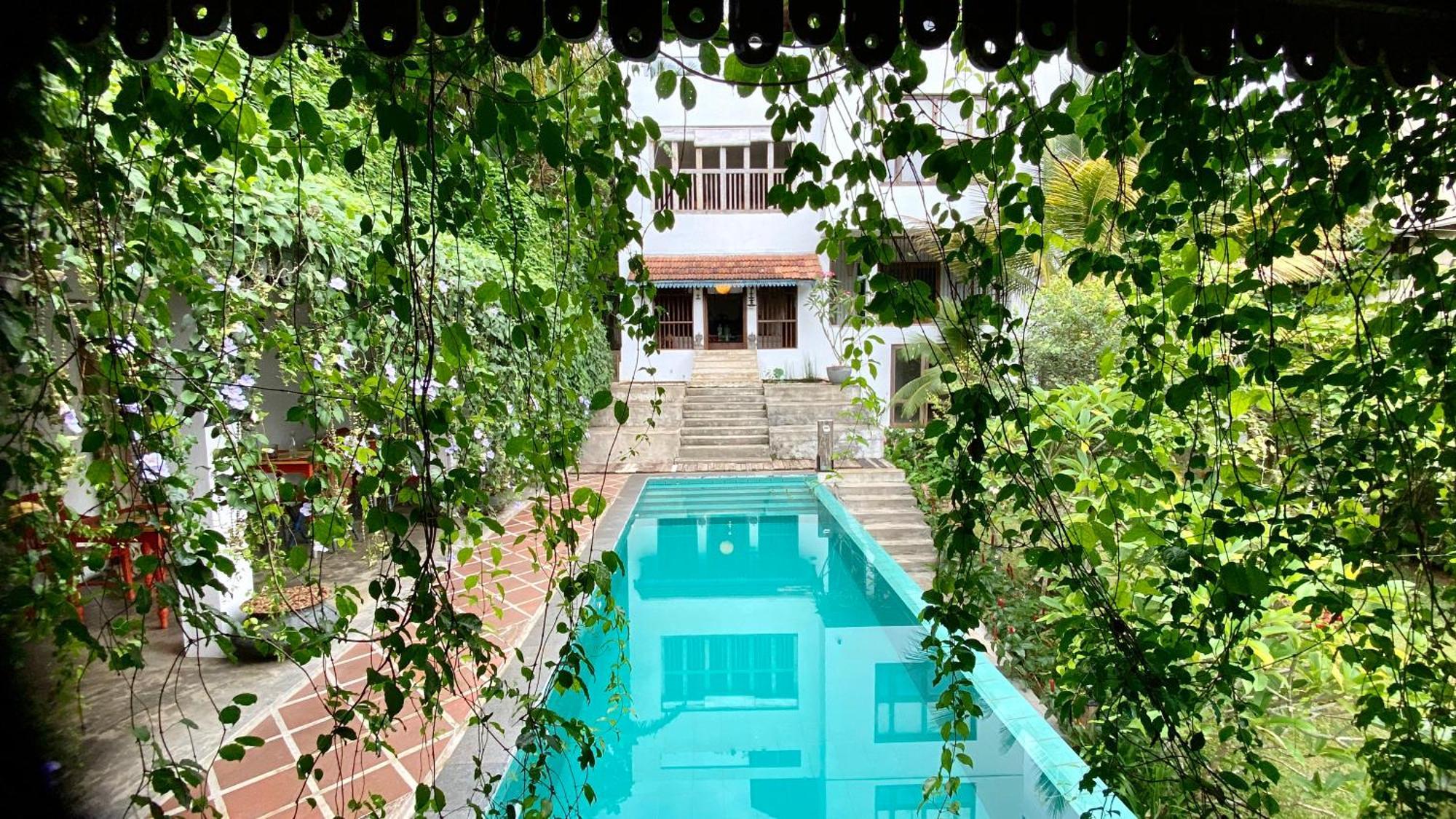 Goddess Kandy Buitenkant foto